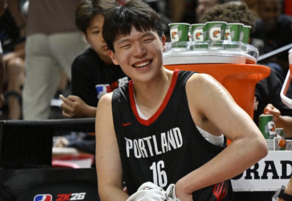 队记详解杨瀚森首秀：两大能力远超预期 所有开拓者队友都会惊喜