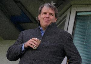 记者：切尔西认为阿布被制裁产生不利影响，仍就FFP和欧足联谈判