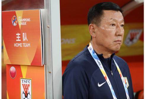 jjb-泰山三外援伤退 崔康熙：费莱尼帕托伤情不乐观